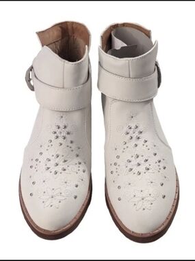 FitFlop Athena Flower Stud Ankle Boots